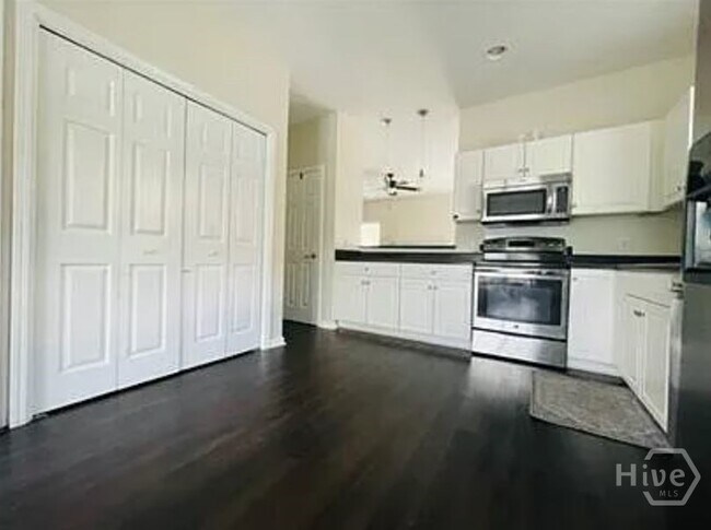 Building Photo - 209 Foxbury Square