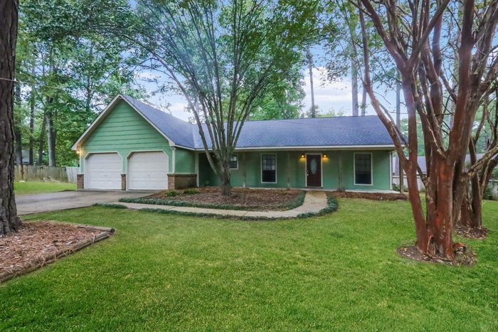 Primary Photo - Cozy Three Bedroom