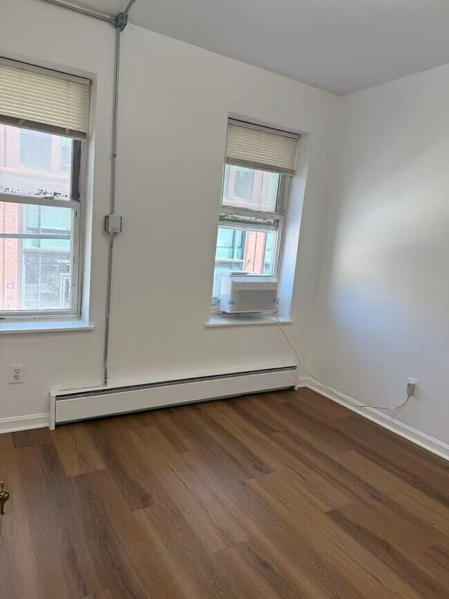 Foto del edificio - 213 E Berkeley St