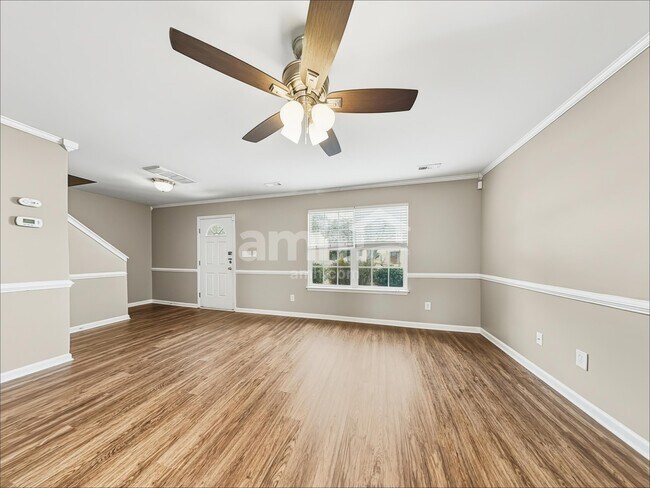 Foto del edificio - 205 N Fuquay Springs Ave