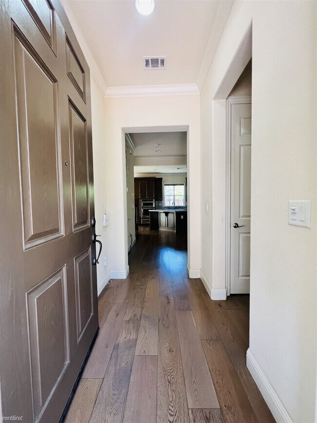 Building Photo - 4 br, 3.5 bath House - 3024 Sonsilla Lane