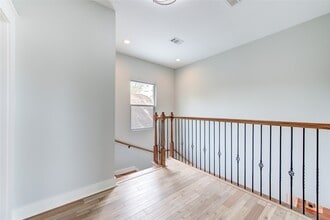 Building Photo - 1418 Studewood St