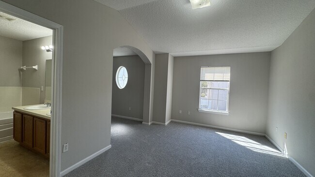 Building Photo - 5260 Collins Rd