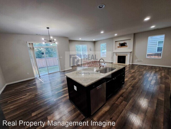 Building Photo - 3 br, 3 bath House - 3966 Campus Willows L...