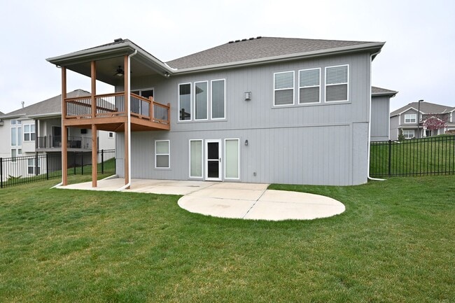 Building Photo - 7465 NW Douglas Ct
