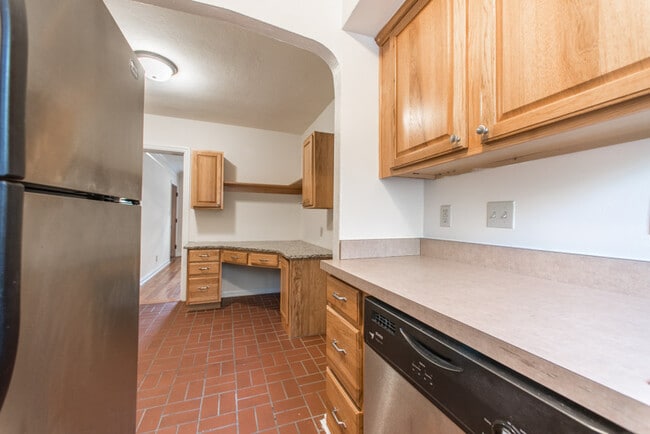 Photo - Prime Riddle Road Location | Near UC, DAAP Apartments