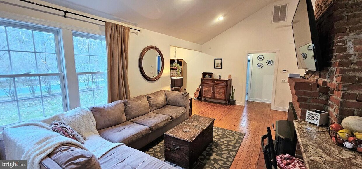 Primary Photo - 325 Brownsville Rd