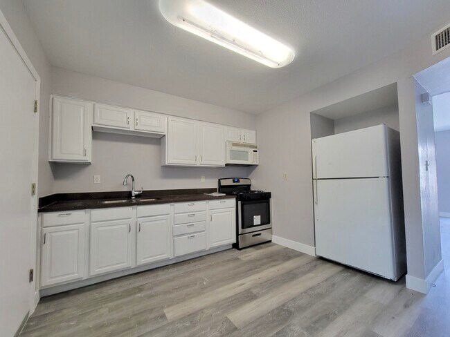 Foto del edificio - 1833 East Harvard Street, Unit 3