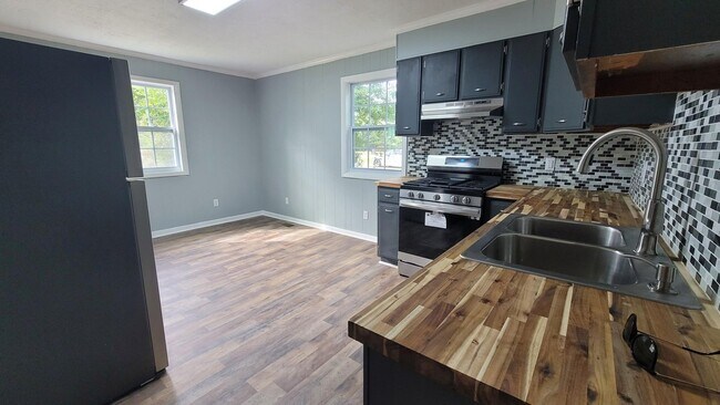 Building Photo - 2019 Virginia Ave