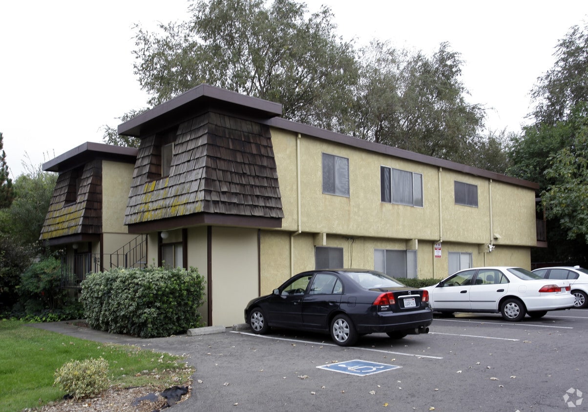 Primary Photo - Drake Apartments