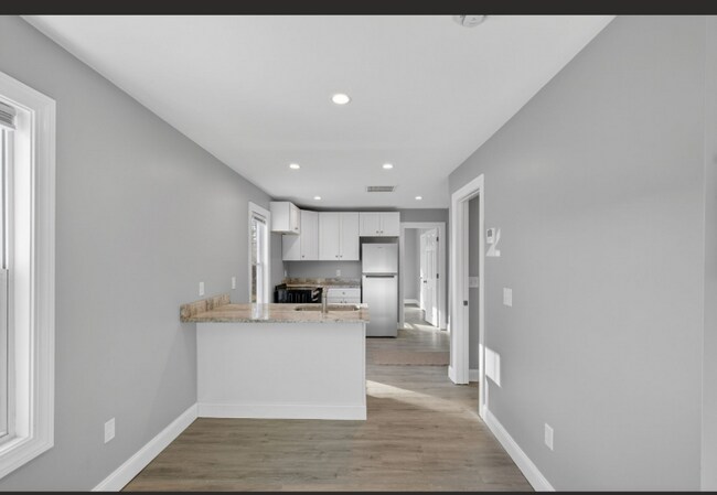 Building Photo - 122 Brookside Ave