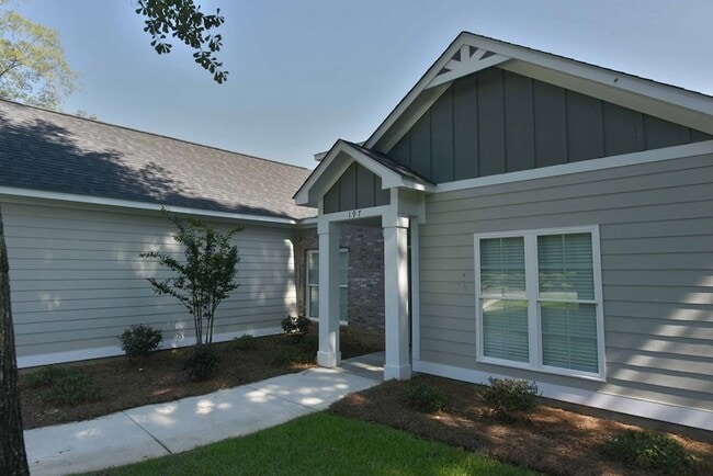 Building Photo - 197 Saxton Pl