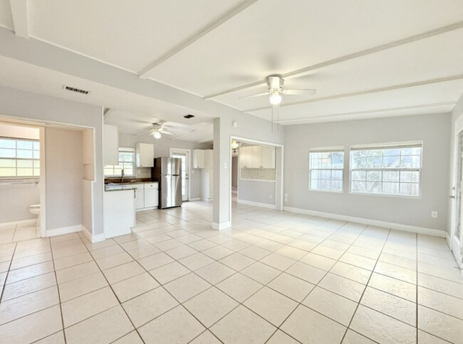 Foto del edificio - 6801-6813 13th St N