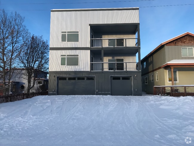 Building Photo - 337 E 10th Ave