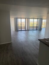 Building Photo - 4337 Marina City Dr