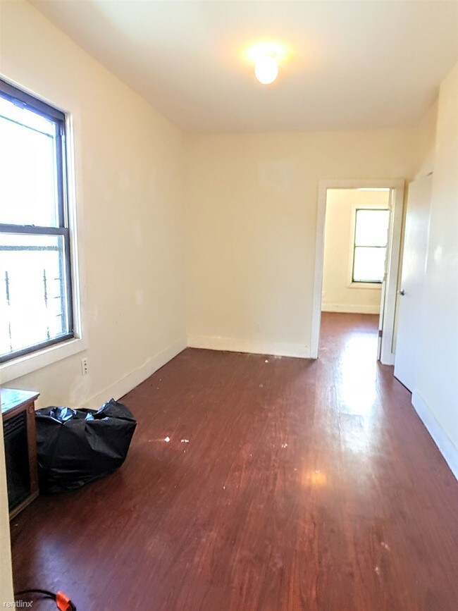 Building Photo - 304 Evergreen Ave