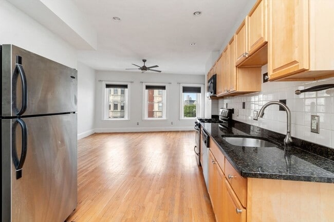 Building Photo - 104 Dorchester St