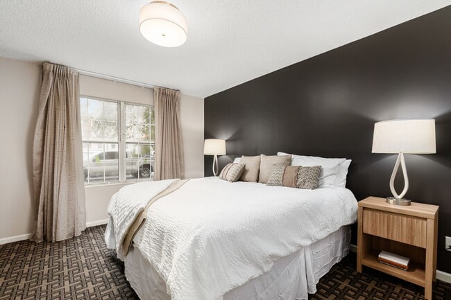 Building Photo - ReVi Worthington Crossing