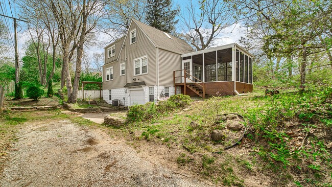Building Photo - Miller Beach Living – Walk to the Lake!