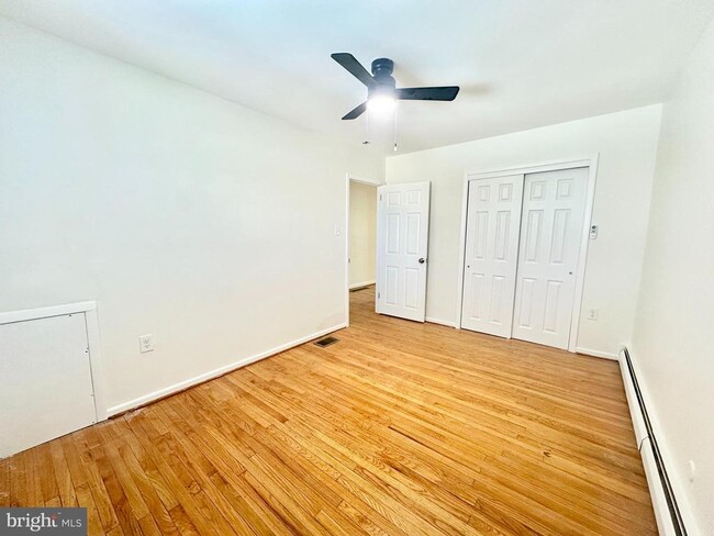 Building Photo - 362 Ripka St