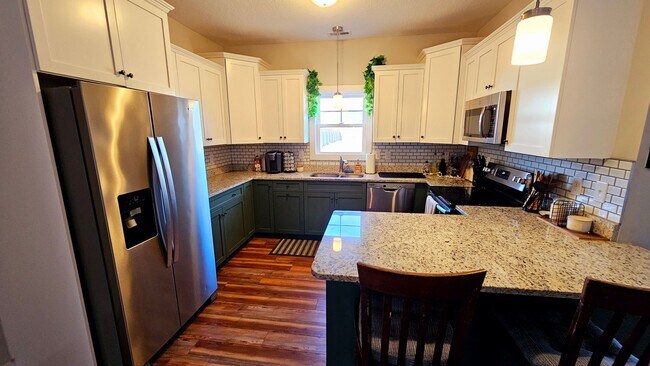 Building Photo - 3 BR 2 BA Garland Shores Subdivision