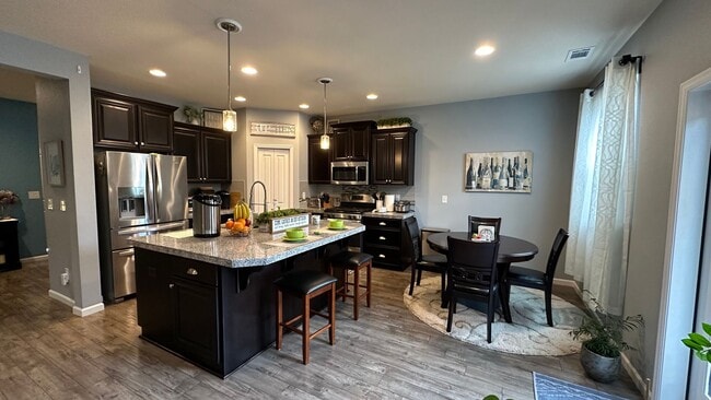 Foto del edificio - Gorgeous Corner lot 4 bed home! Happy Vall...