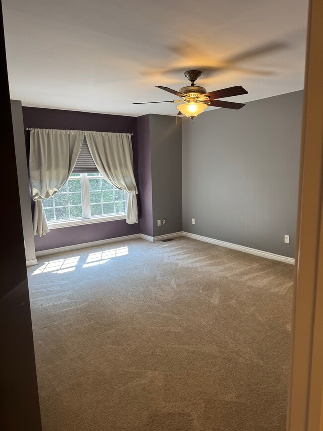 Master Bedroom - 52 Grandview Cir