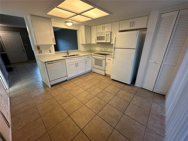 Foto del edificio - 12154 Pepperdine Pl