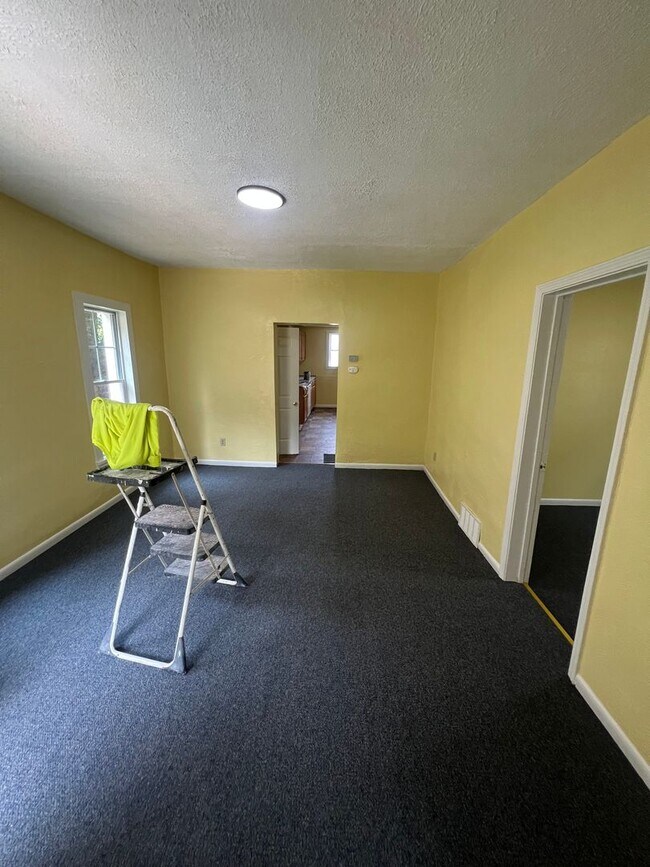 Foto del edificio - 1122 E 11th St