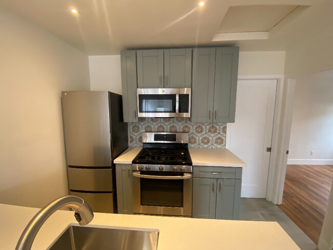 Building Photo - 2234 Seaside St