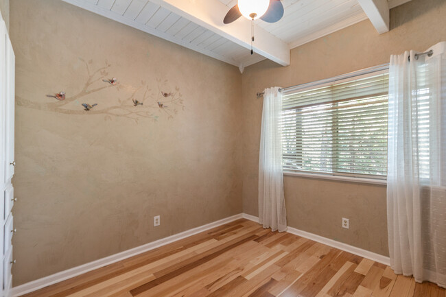 Building Photo - 817 Nadelhorn Dr