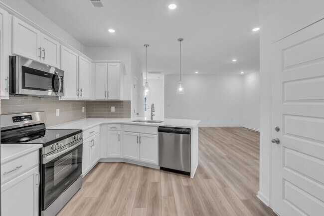 Building Photo - Brand New Townhome