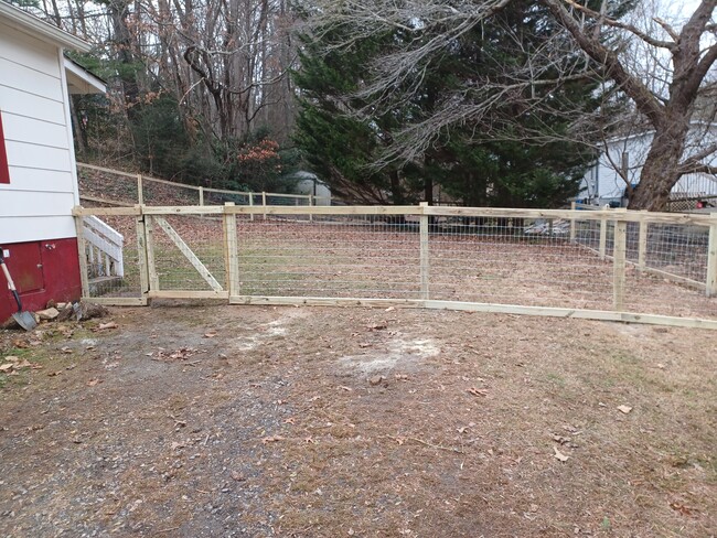 Fenced yard - 169-1 Cragmont Rd