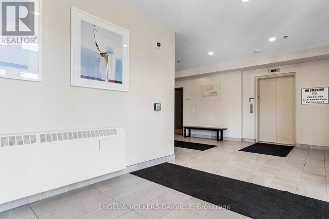 Photo du bâtiment - 212 Lakeport Rd