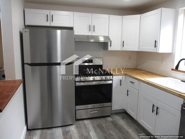 Building Photo - North Tacoma Home with Old World Charm