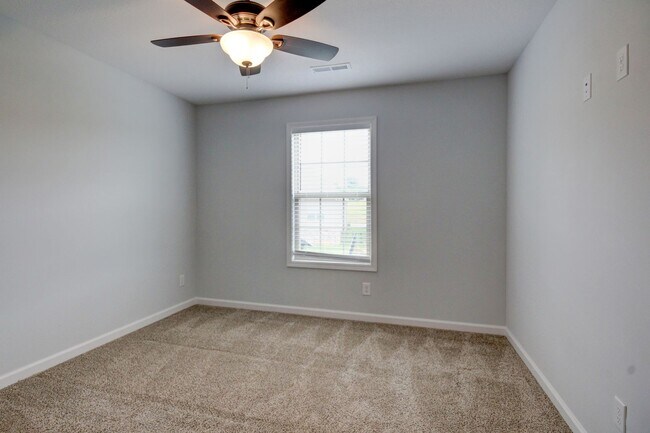Foto del edificio - mega Huge wow. 4 bed 3 bath.
