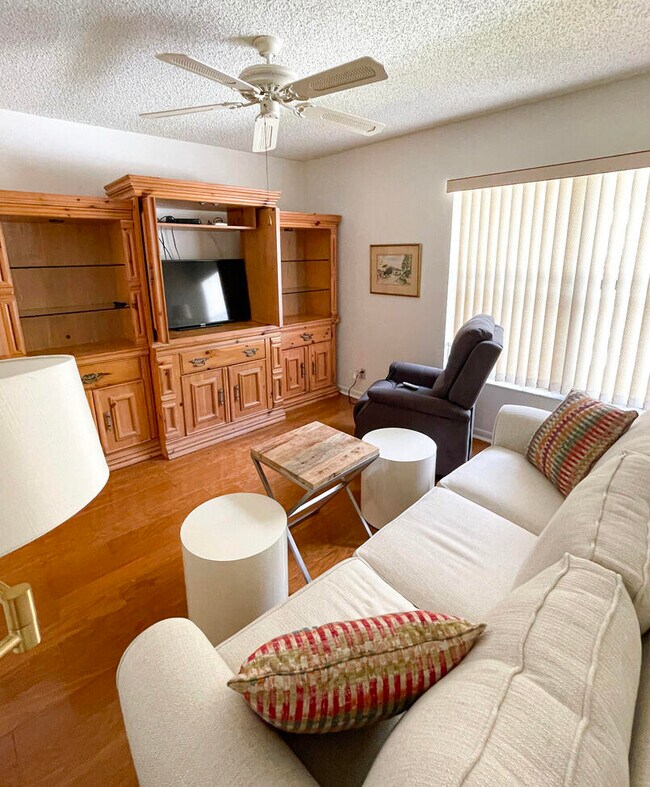 Foto del edificio - 5054 Golfview Ct