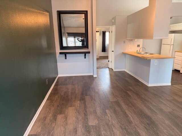 Foto del edificio - 3235 Herrington Dr