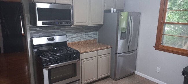 Foto del edificio - 4 BEDROOM HOME IN MILLCREEK