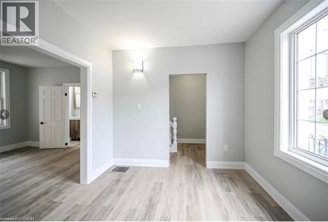 Building Photo - 1024 Cannon St E