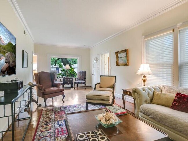 Building Photo - Charming 4 beds 4 baths in Austin!