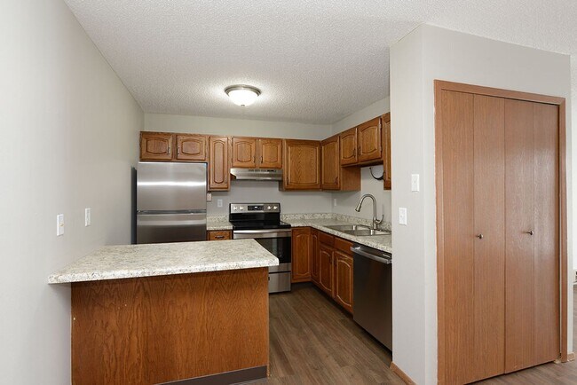Building Photo - 2 Bed, 2 Bath 4-plex unit in Fargo!