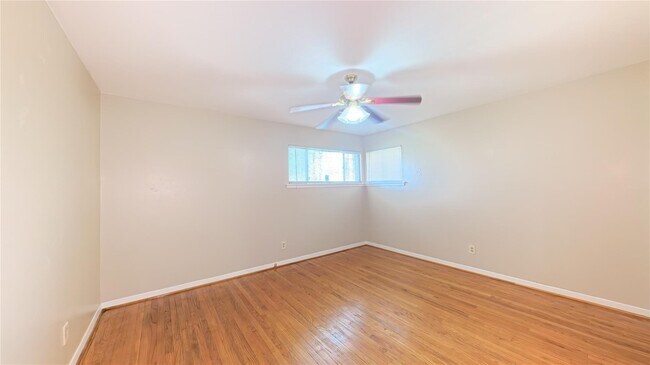 Foto del edificio - 3727 Woodvalley Dr