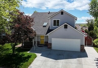 Building Photo - 10635 Dexter Dr