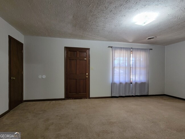 Building Photo - 487 Loganville Hwy
