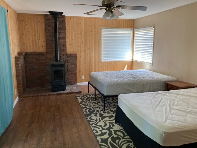 Building Photo - 453 Grandview Dr