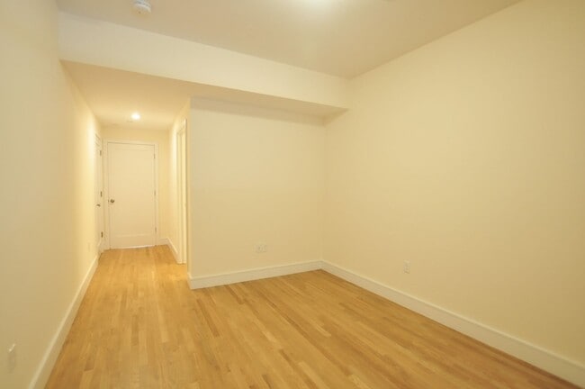 Building Photo - 870 Beacon St