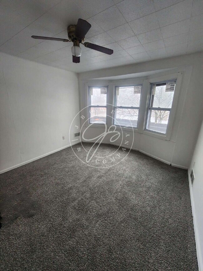 Foto del edificio - One of a kind 2 story 3-bedroom apartment!