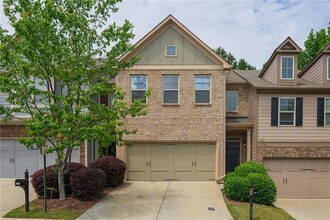 Building Photo - 2462 Whiteoak Run