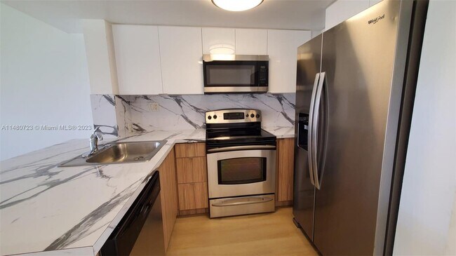 Foto del edificio - 8660 NW 5th Terrace